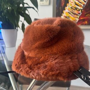 Chic Faux Fur Bucket Hat - Rust